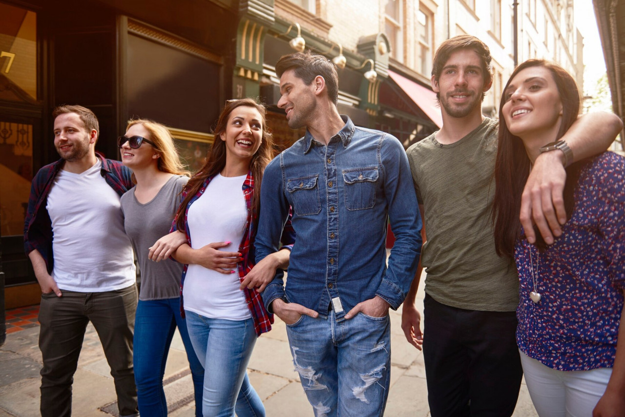 group-best-friends-touring-city_329181-8490